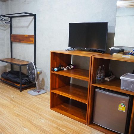 Banmai87 Guest House บ้านไม้87 เกสต์เฮ้าส์ Ayutthaya Bagian luar foto