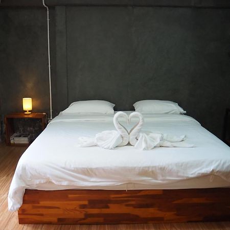 Banmai87 Guest House บ้านไม้87 เกสต์เฮ้าส์ Ayutthaya Bagian luar foto