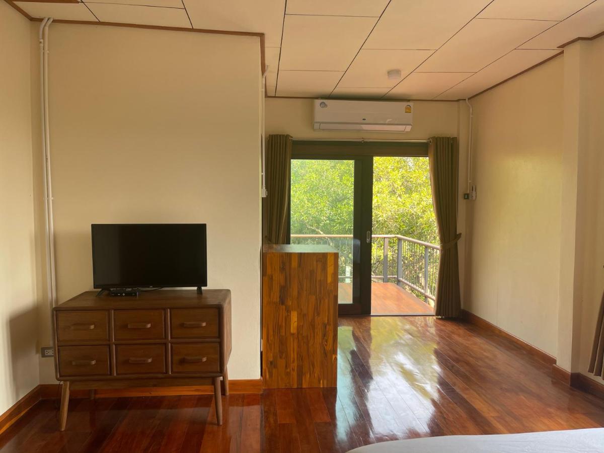 Banmai87 Guest House บ้านไม้87 เกสต์เฮ้าส์ Ayutthaya Bagian luar foto