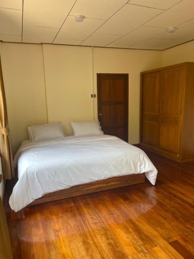 Banmai87 Guest House บ้านไม้87 เกสต์เฮ้าส์ Ayutthaya Bagian luar foto