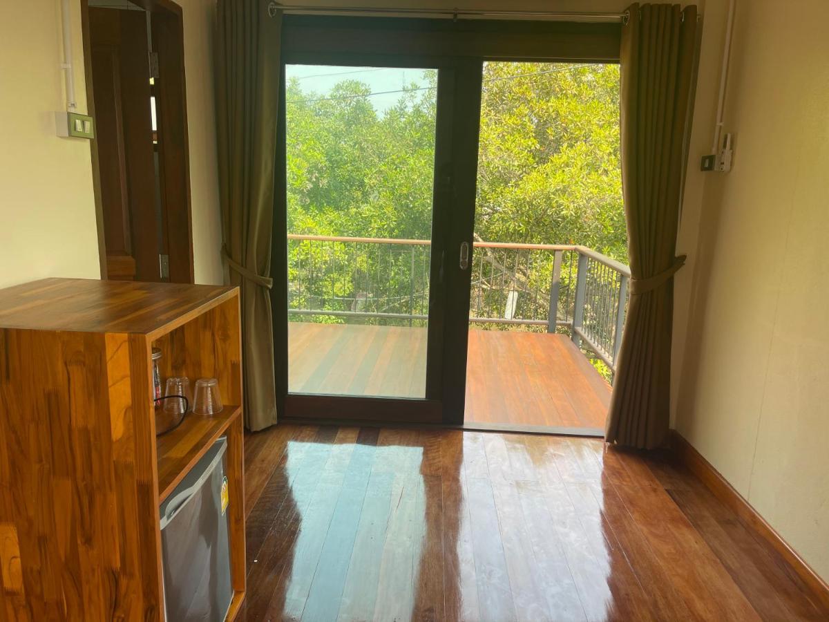 Banmai87 Guest House บ้านไม้87 เกสต์เฮ้าส์ Ayutthaya Bagian luar foto