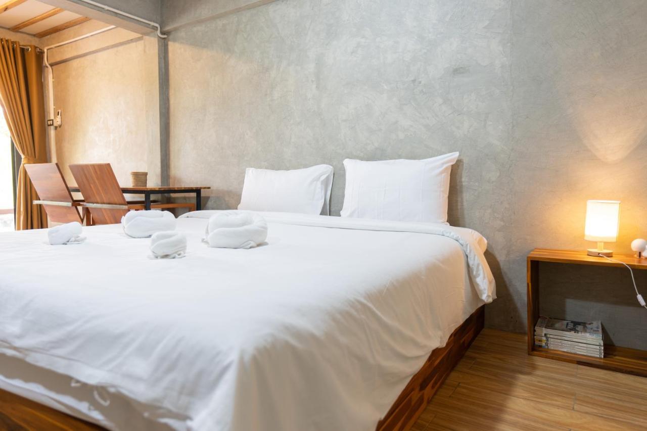 Banmai87 Guest House บ้านไม้87 เกสต์เฮ้าส์ Ayutthaya Bagian luar foto