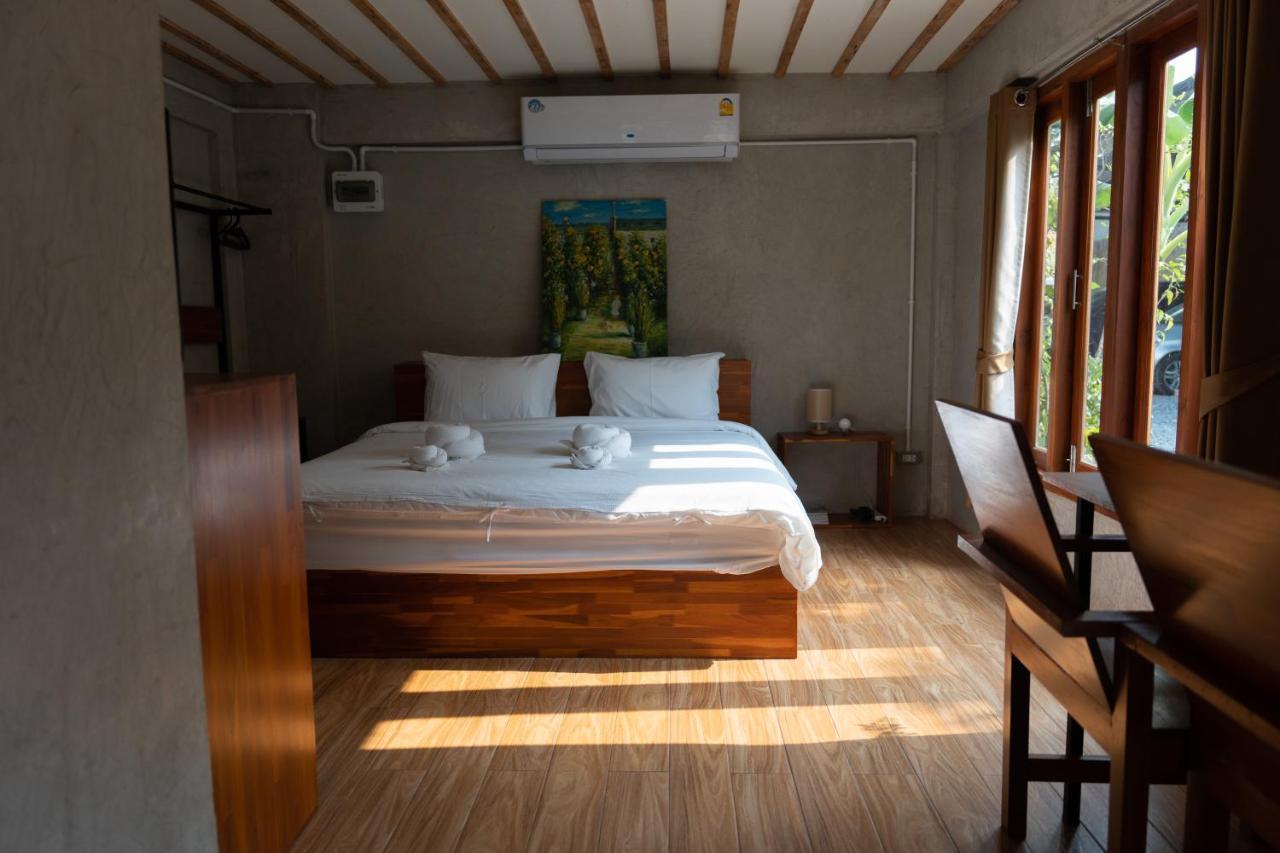 Banmai87 Guest House บ้านไม้87 เกสต์เฮ้าส์ Ayutthaya Bagian luar foto