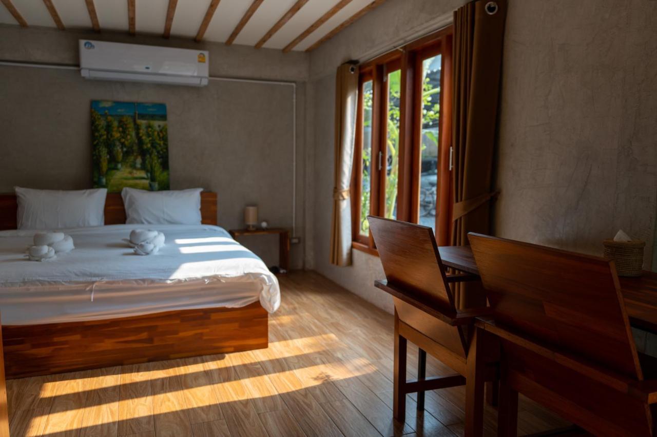Banmai87 Guest House บ้านไม้87 เกสต์เฮ้าส์ Ayutthaya Bagian luar foto