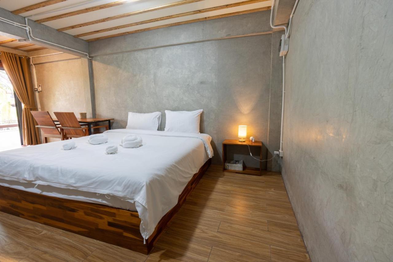 Banmai87 Guest House บ้านไม้87 เกสต์เฮ้าส์ Ayutthaya Bagian luar foto