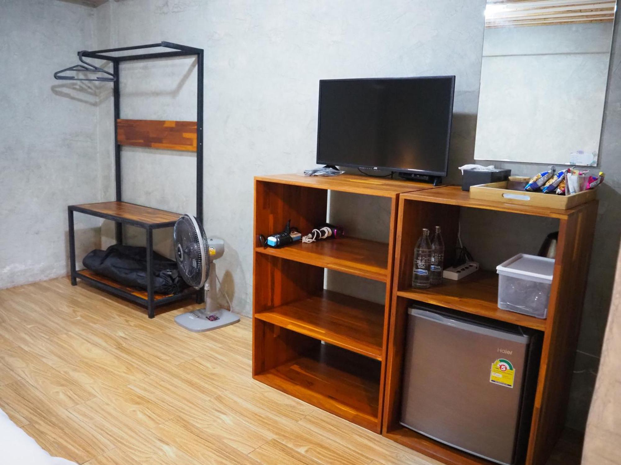 Banmai87 Guest House บ้านไม้87 เกสต์เฮ้าส์ Ayutthaya Bagian luar foto