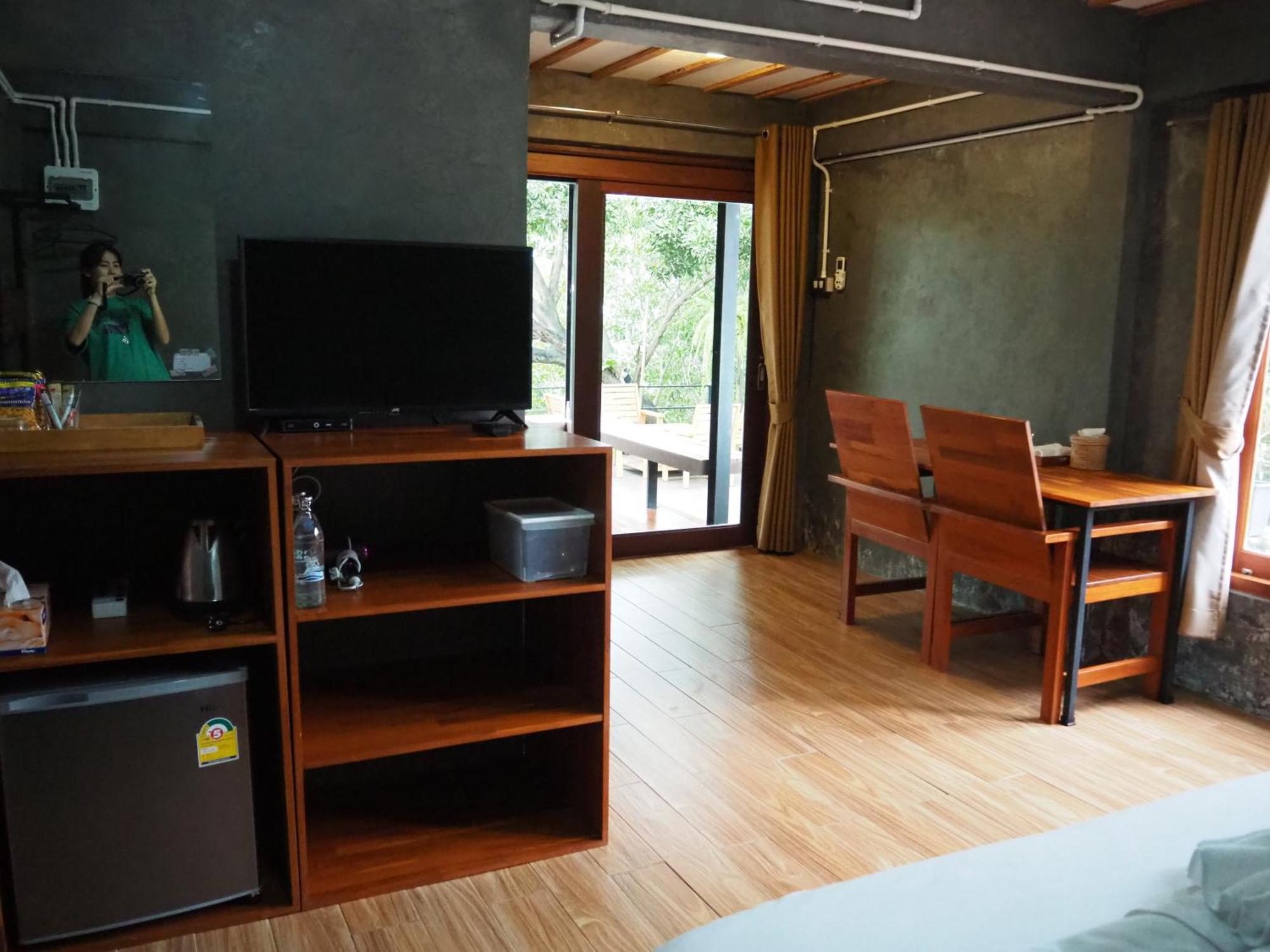 Banmai87 Guest House บ้านไม้87 เกสต์เฮ้าส์ Ayutthaya Bagian luar foto