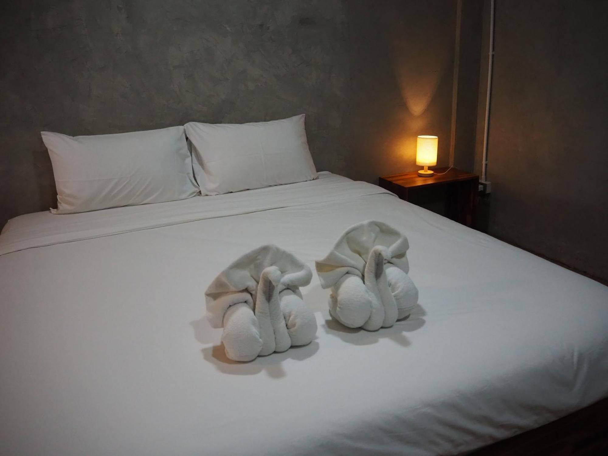 Banmai87 Guest House บ้านไม้87 เกสต์เฮ้าส์ Ayutthaya Bagian luar foto