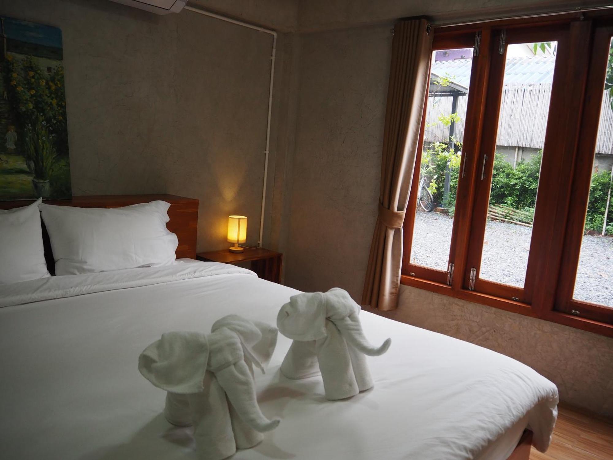 Banmai87 Guest House บ้านไม้87 เกสต์เฮ้าส์ Ayutthaya Bagian luar foto