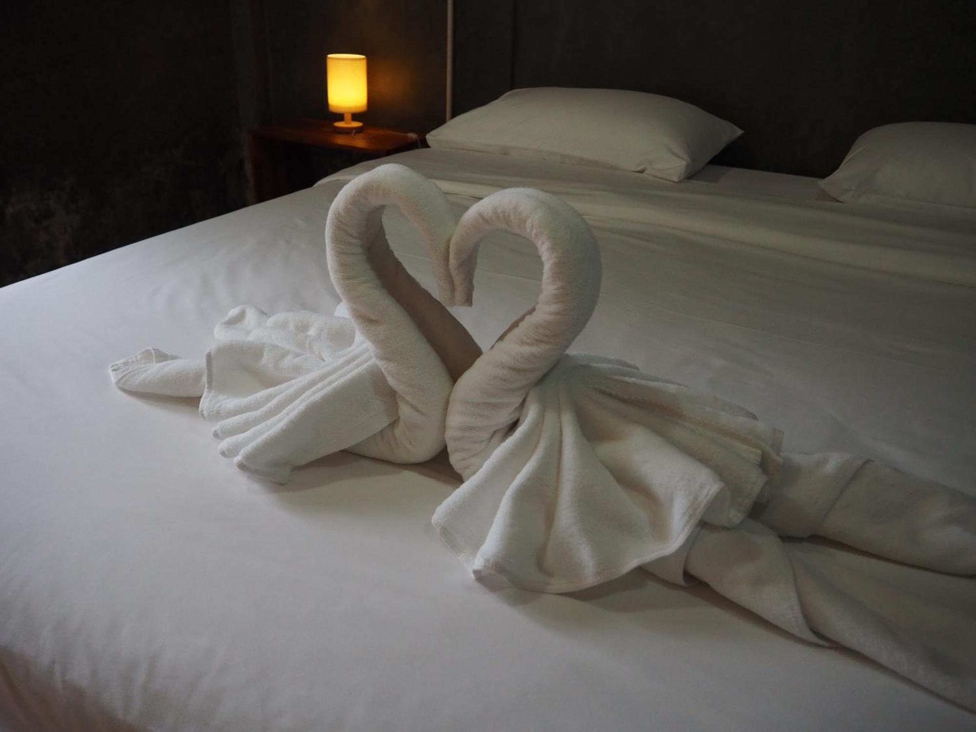 Banmai87 Guest House บ้านไม้87 เกสต์เฮ้าส์ Ayutthaya Bagian luar foto