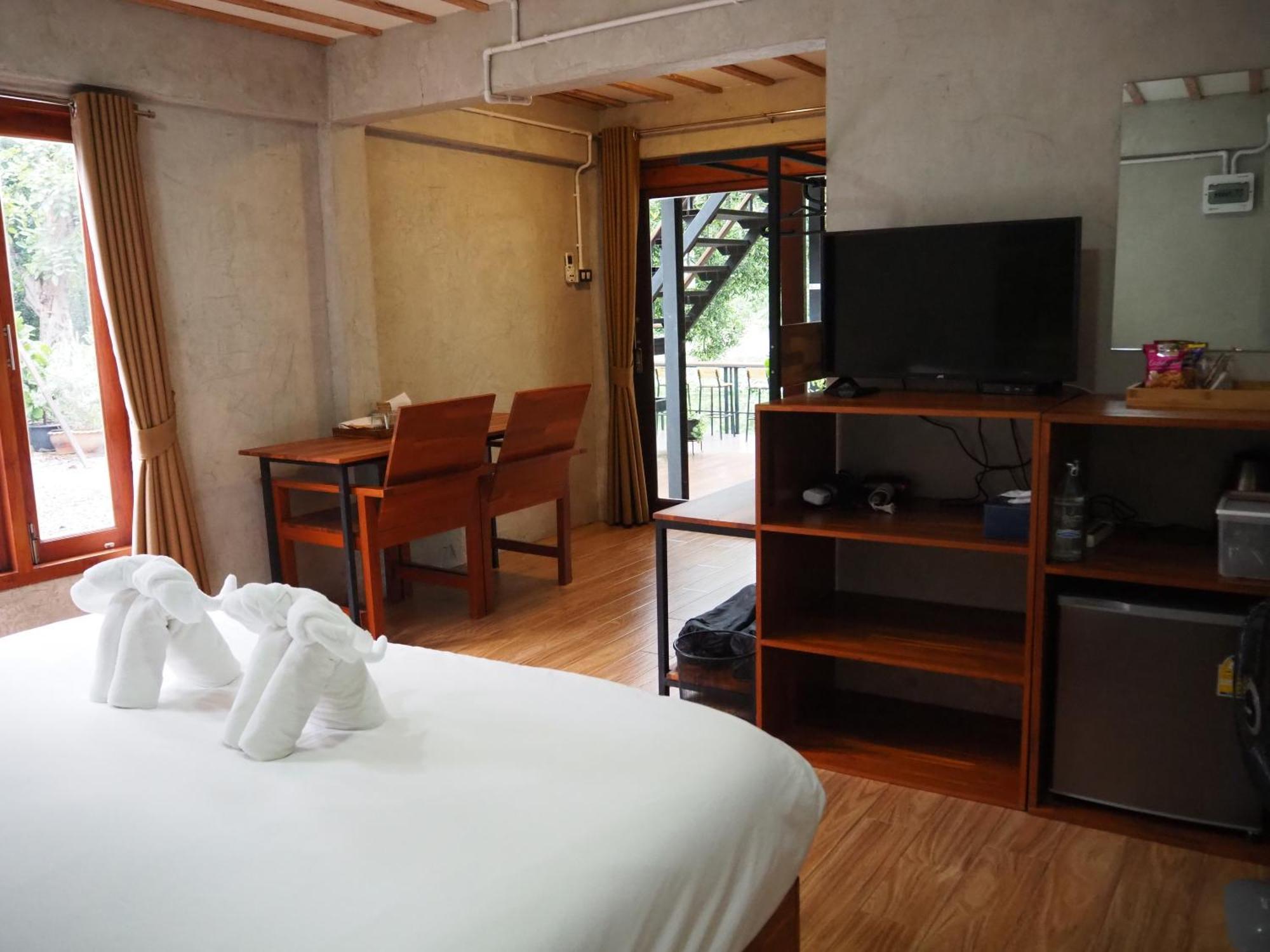 Banmai87 Guest House บ้านไม้87 เกสต์เฮ้าส์ Ayutthaya Bagian luar foto